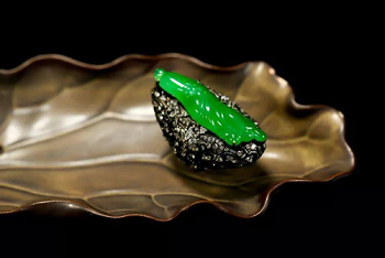 �鱦��ʯ������ѵ����