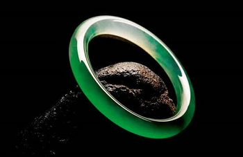 �鱦��ʯ������ѵ����Ǯ��